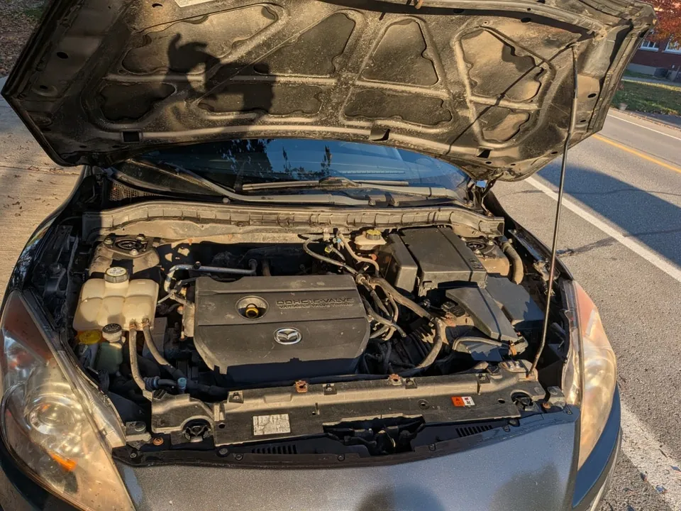 Mazda Mazda3 2011 photo 2