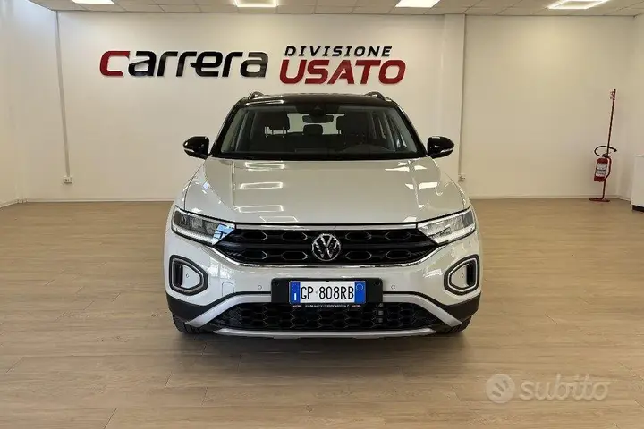Volkswagen T-Roc 2023 photo 2