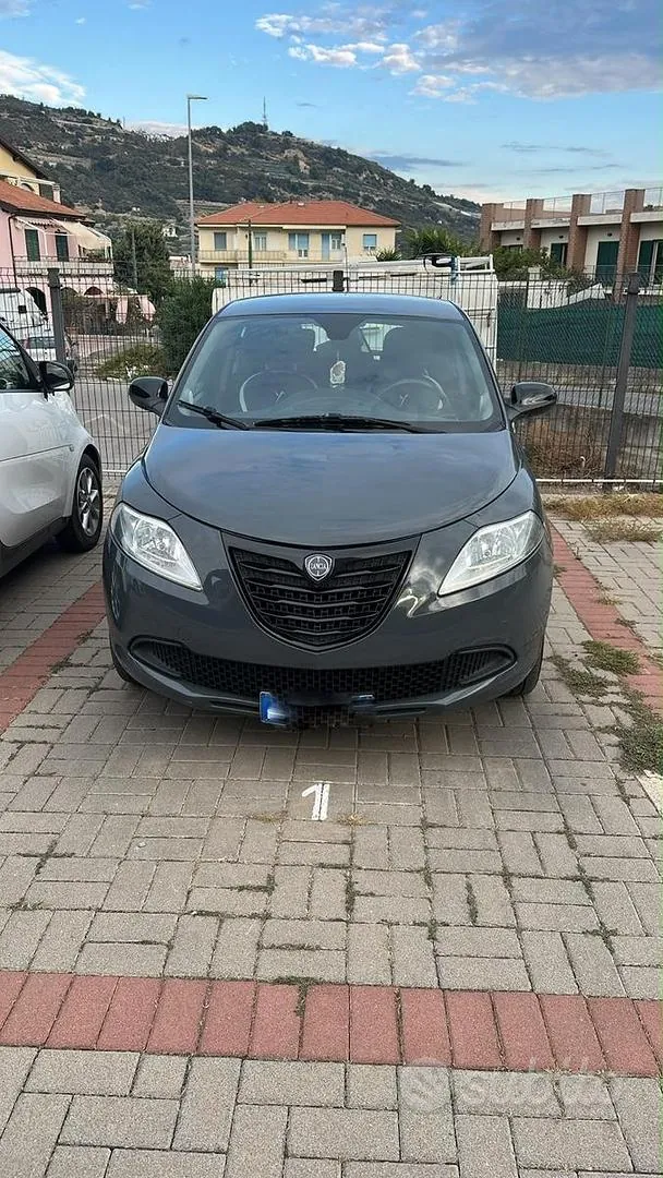 Lancia Ypsilon 2014 photo 2