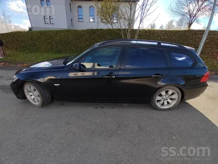 BMW 318 2008 photo 2