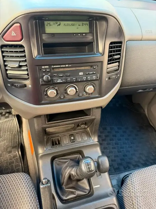 Mitsubishi Pajero 2002 photo 4