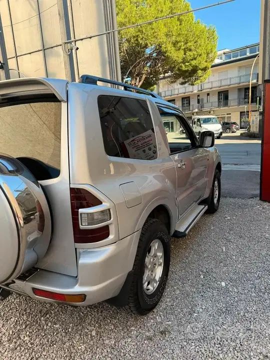 Mitsubishi Pajero 2002 photo 2