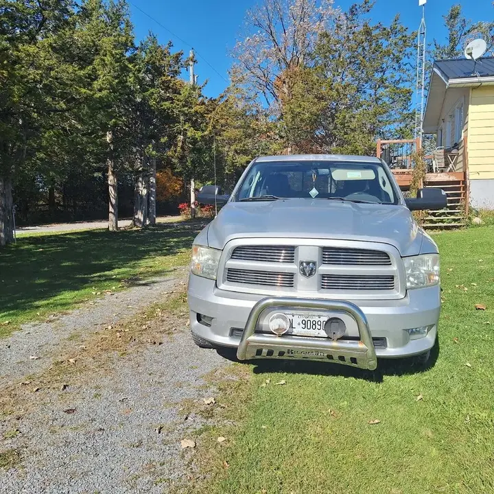 Dodge Ram 1500 2010 photo 2