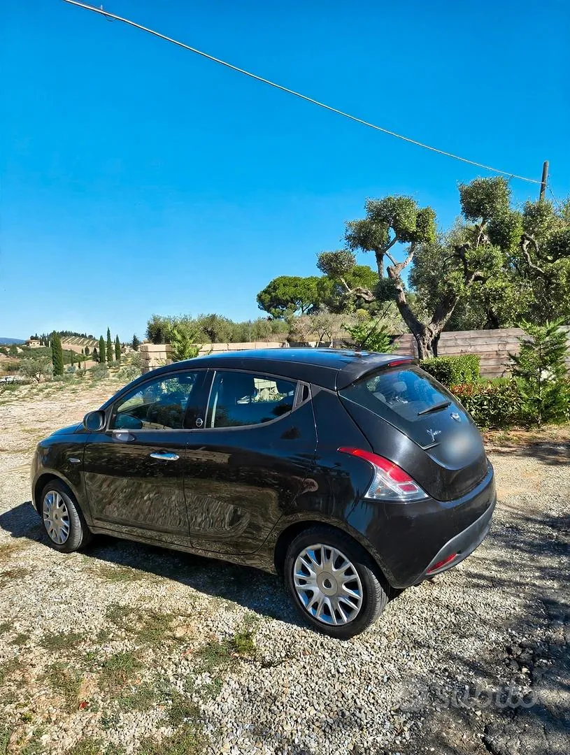Lancia Ypsilon 2012 photo 2