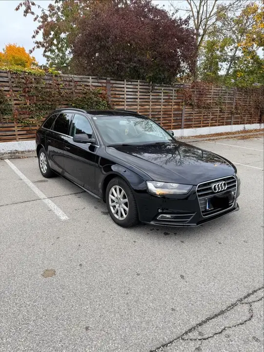 Audi A4 2012 photo 2