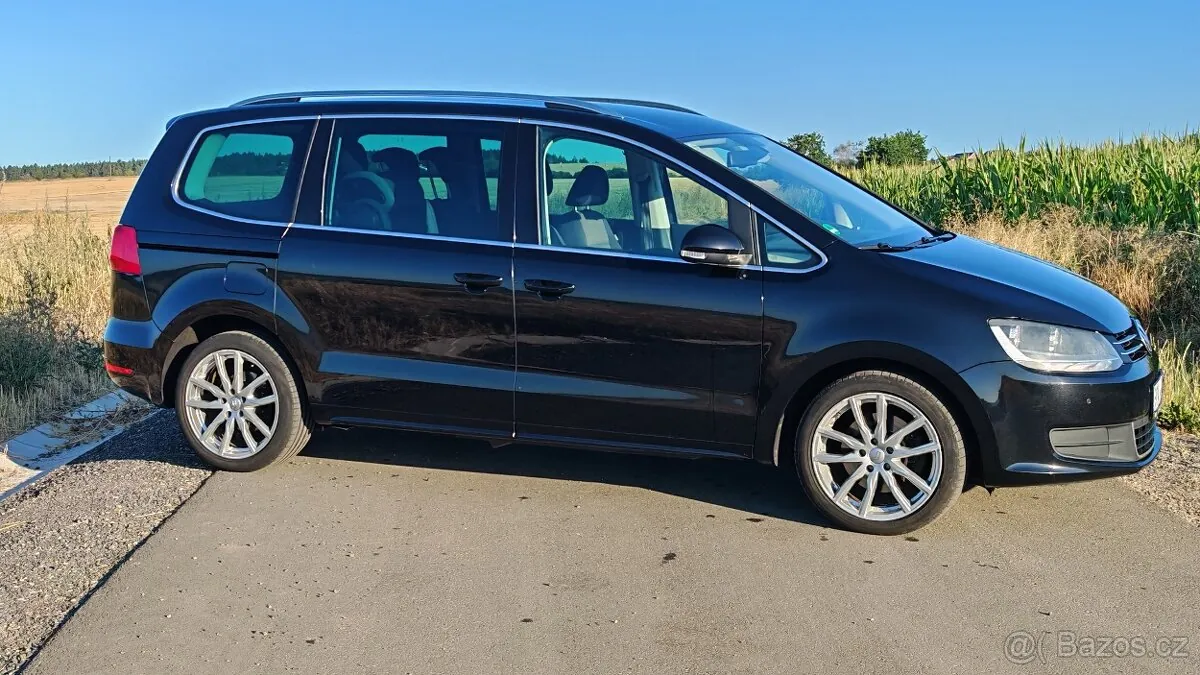 Volkswagen Sharan 2011 photo 2
