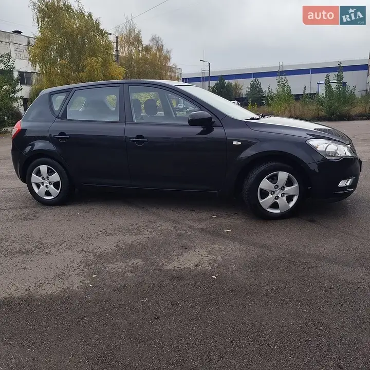 Kia Ceed 2010 photo 3