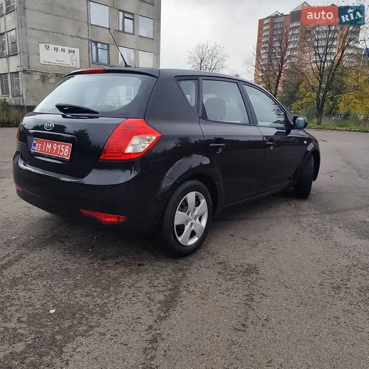 Kia Ceed 2010 photo 5