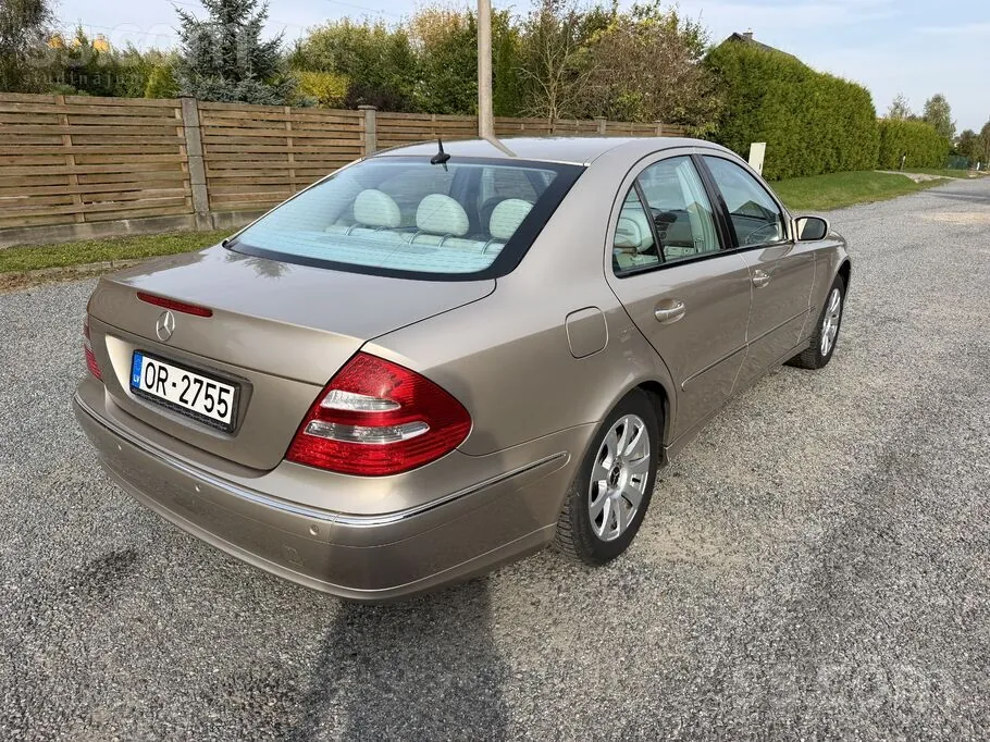 Mercedes-Benz E240 2003 photo 4