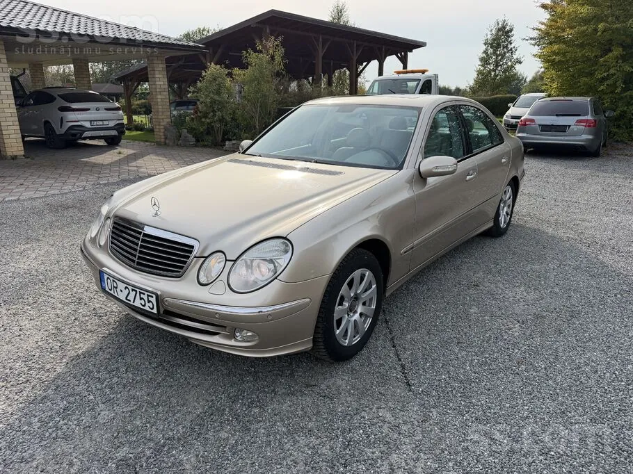 Mercedes-Benz E240