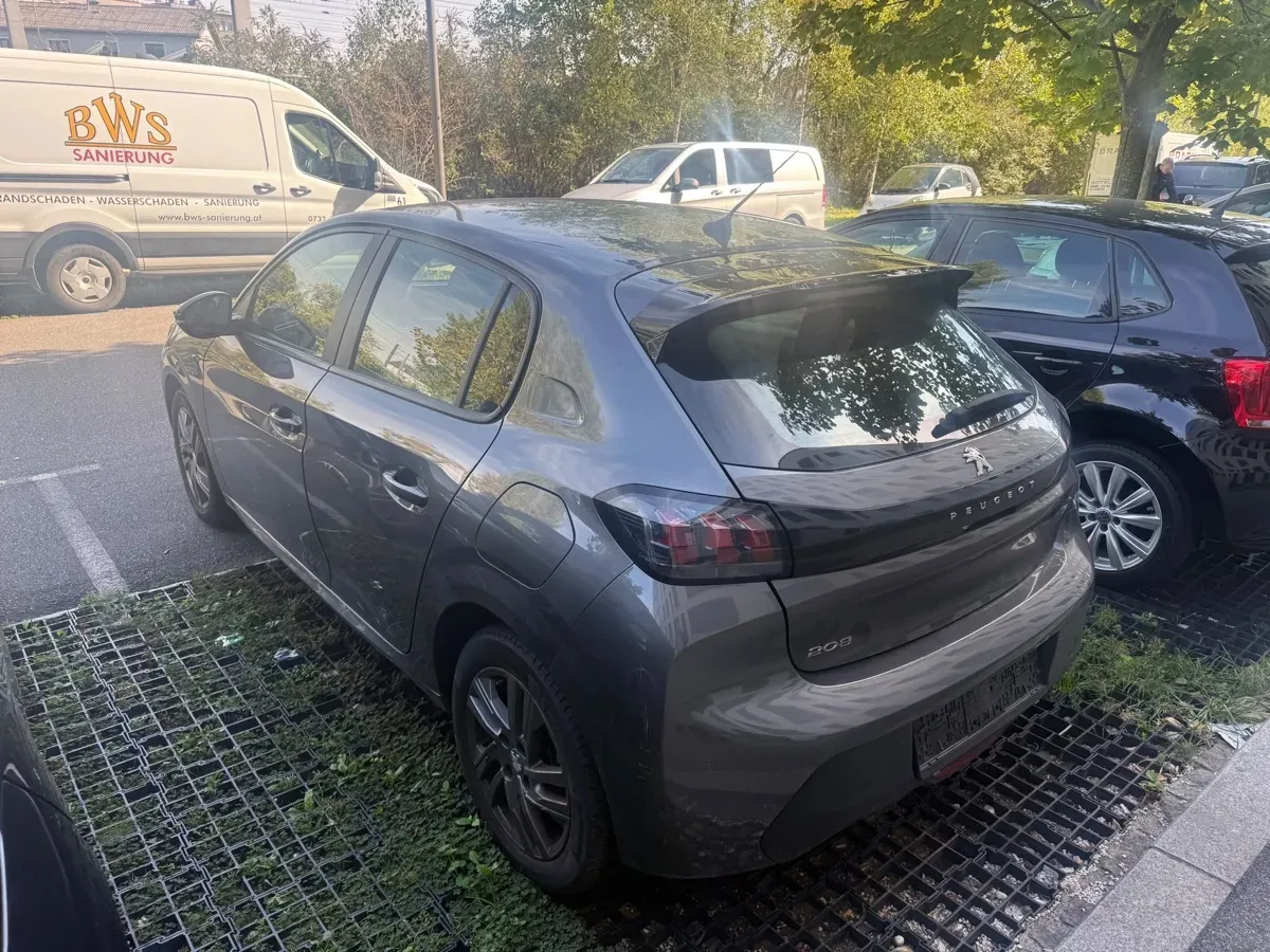 Peugeot 208 2022 photo 3