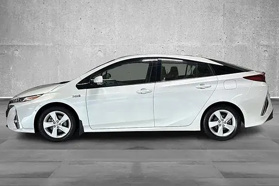 Toyota Prius Plug-In Hybrid 2021 photo 5