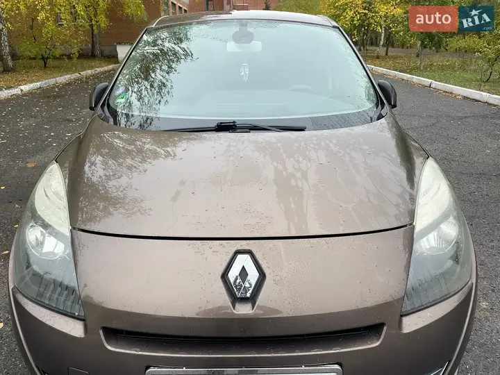 Renault Grand Scenic 2010 photo 5