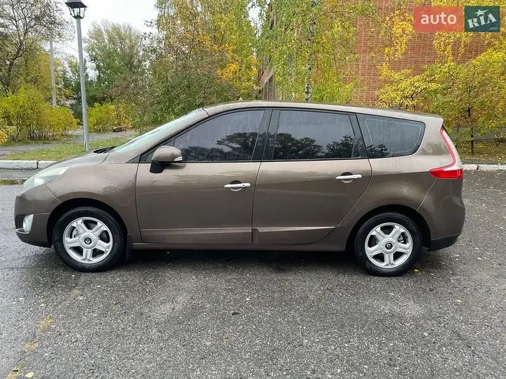 Renault Grand Scenic 2010 photo 3