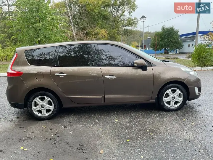 Renault Grand Scenic 2010 photo 4
