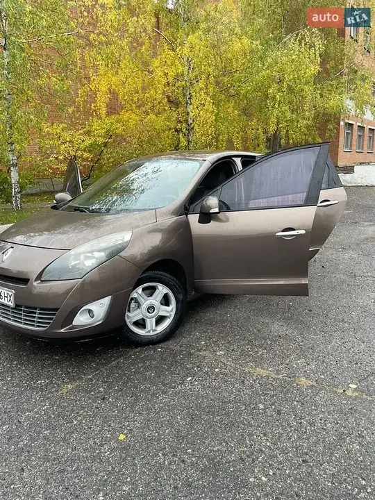 Renault Grand Scenic 2010 photo 2