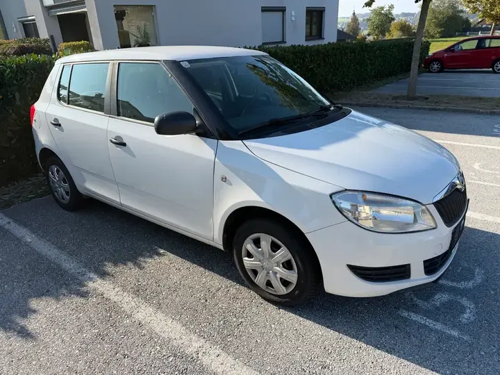 Skoda Fabia 2014 photo 3