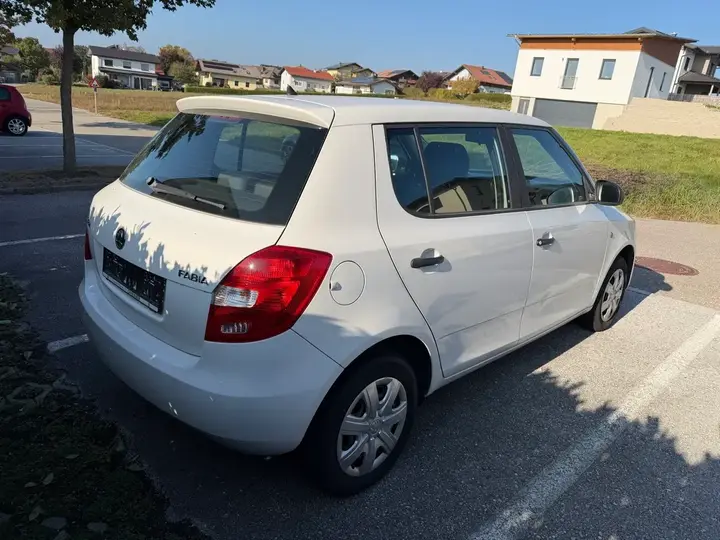 Skoda Fabia 2014 photo 2