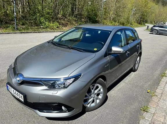 Toyota Auris 2017 photo 2