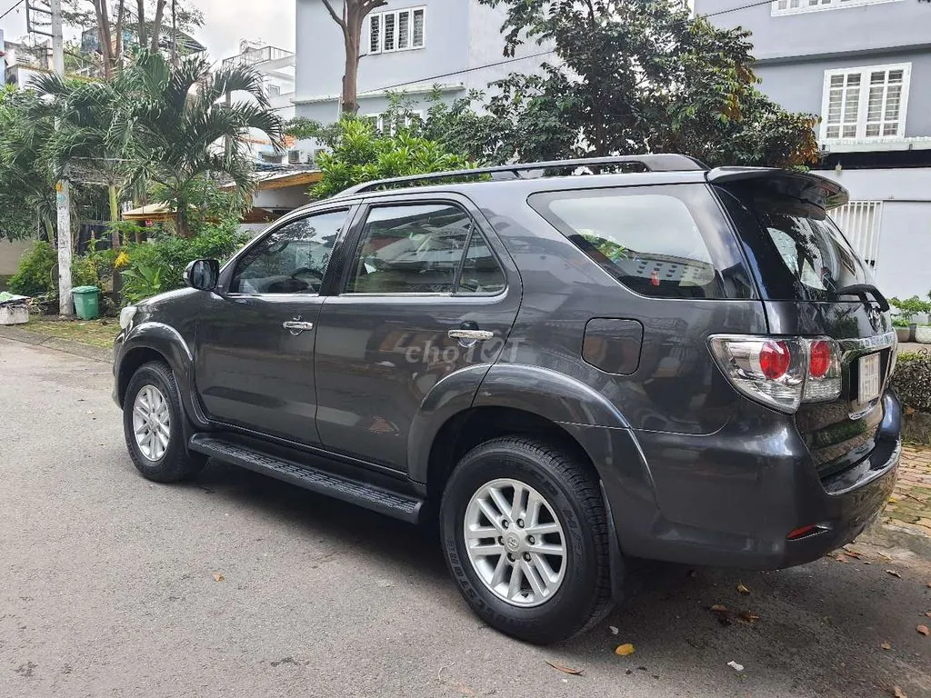 Toyota Fortuner 2013 photo 3