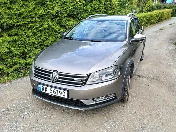 Volkswagen Passat 2012 photo 2