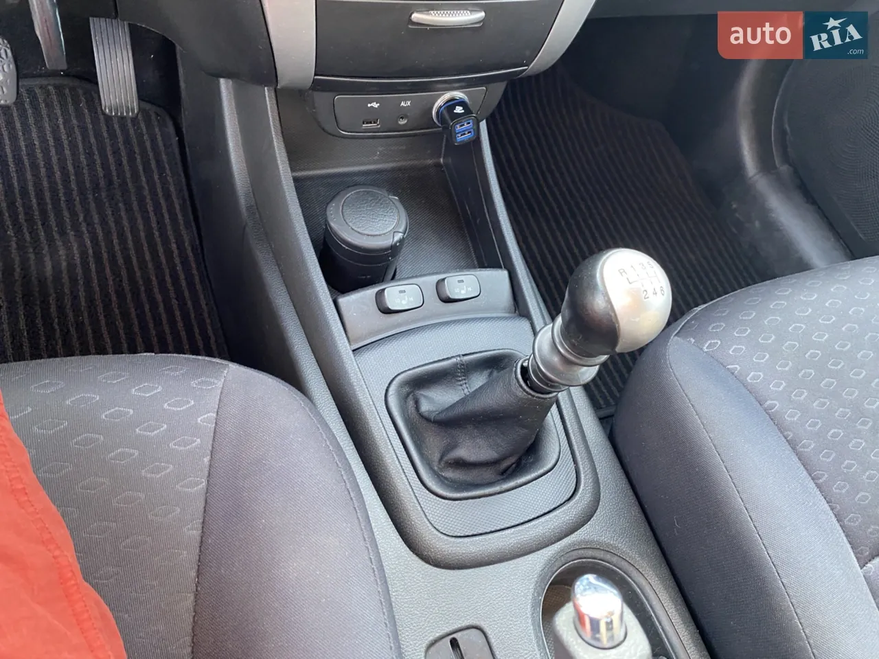 KG Mobility Korando 2011 photo 2