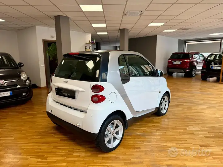 Smart Fortwo 2010 photo 4