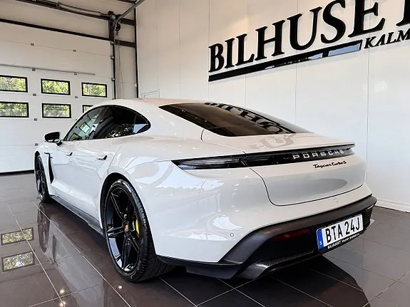 Porsche Taycan Turbo S 2021 photo 4