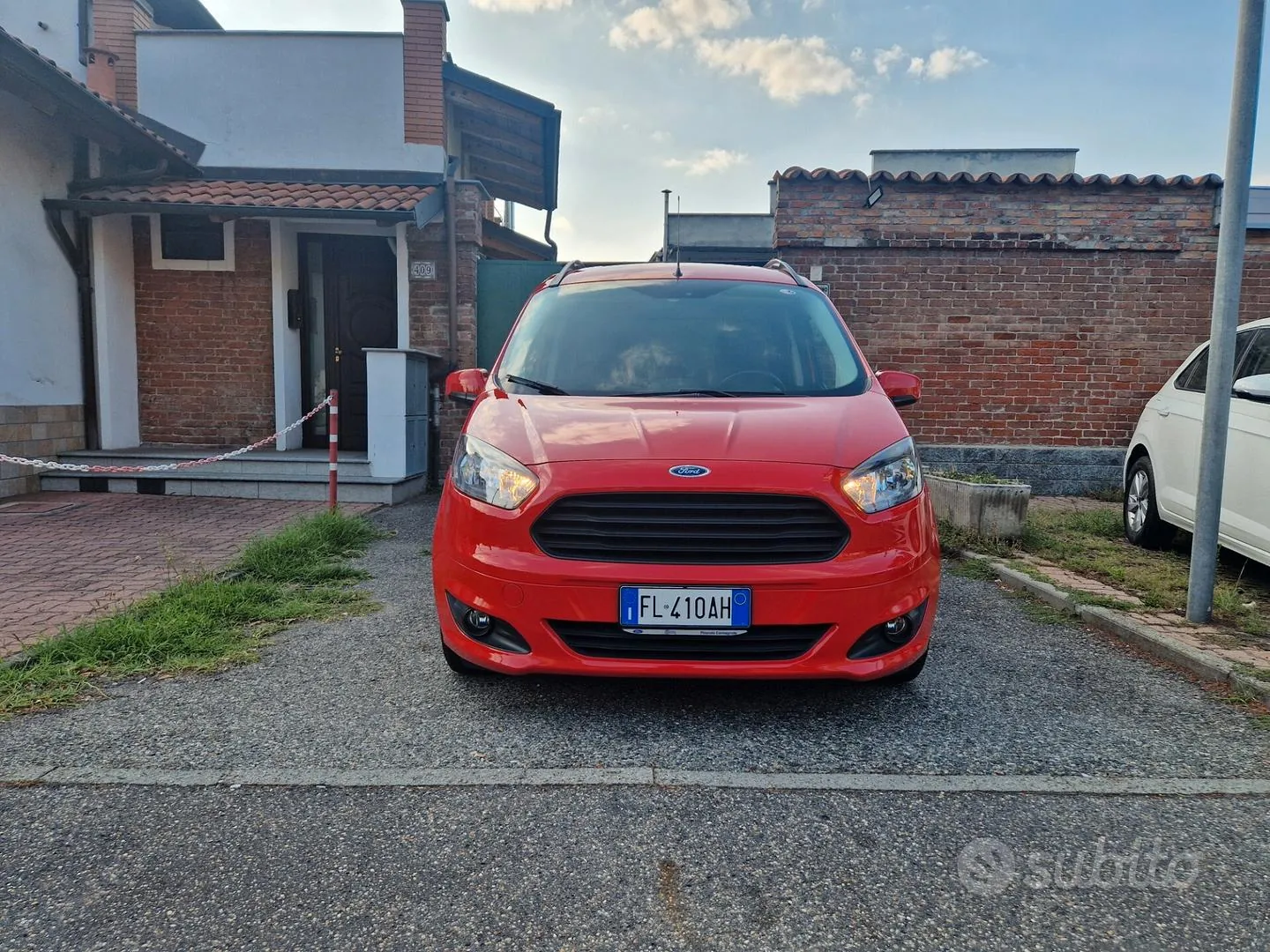 Ford Tourneo Courier 2017 photo 2