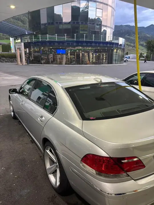 BMW 7 Series 2006 photo 2