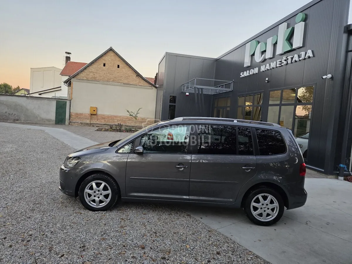 Volkswagen Touran 2013 photo 4