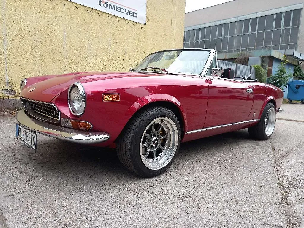 Fiat 124 Spider 1981 photo 2