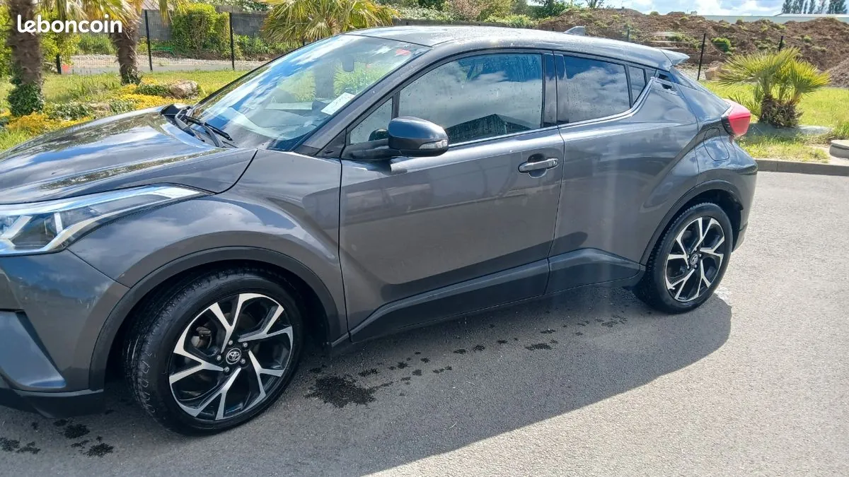 Toyota C-Hr 2019 photo 2