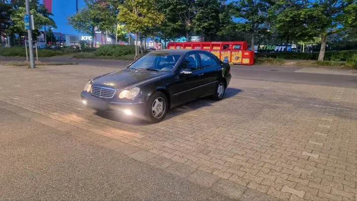 Mercedes-Benz C180
