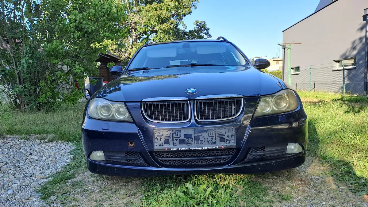 BMW 3 Series 2005 photo 2