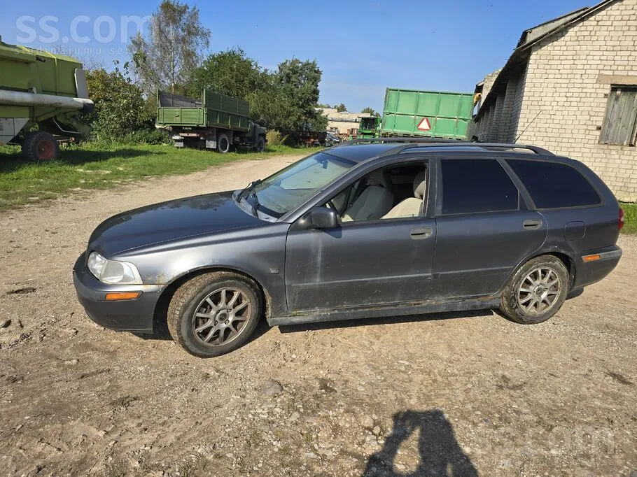 Volvo V40 2004 photo 2