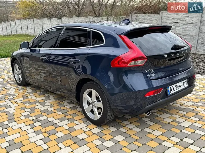 Volvo V40 2013 photo 2