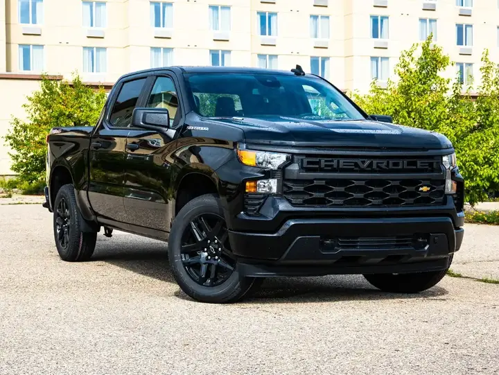 Chevrolet Silverado 1500 2026 photo 2