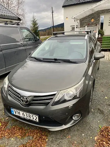 Toyota Avensis 2012 photo 2