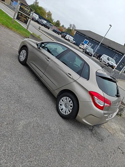 Citroen C4 2012 photo 4