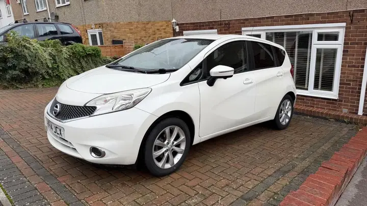 Nissan Note 2014 photo 2