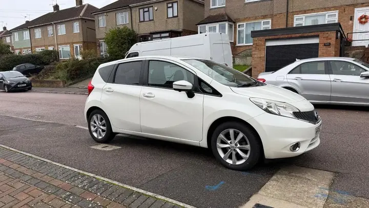 Nissan Note 2014 photo 3