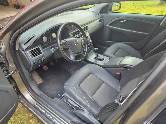 Volvo V70 2010 photo 5