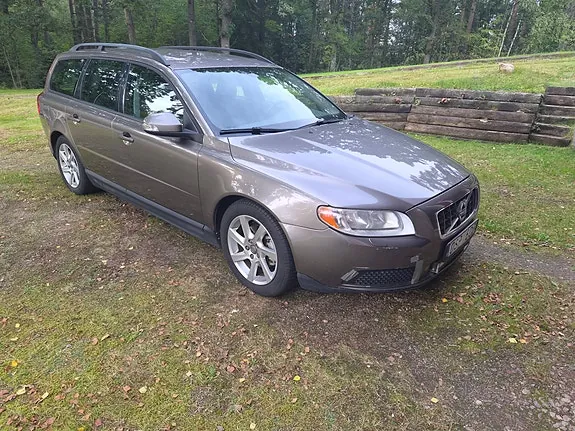 Volvo V70 2010 photo 2