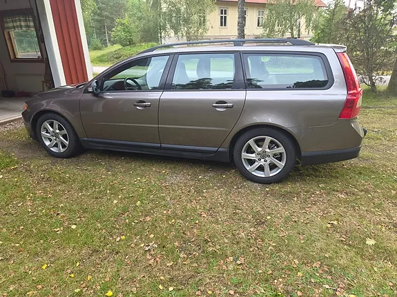 Volvo V70 2010 photo 4