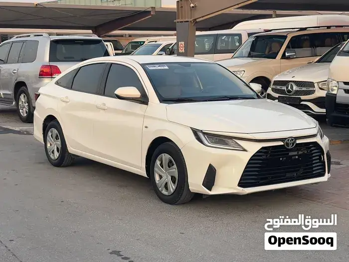 Toyota Yaris 2023 photo 2