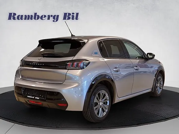Peugeot 208 2023 photo 2