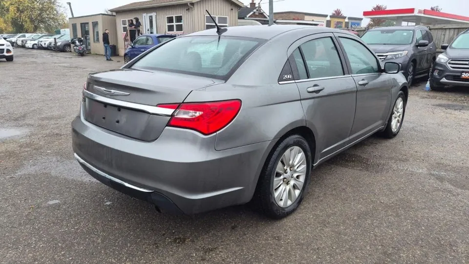 Chrysler 200 2013 photo 5