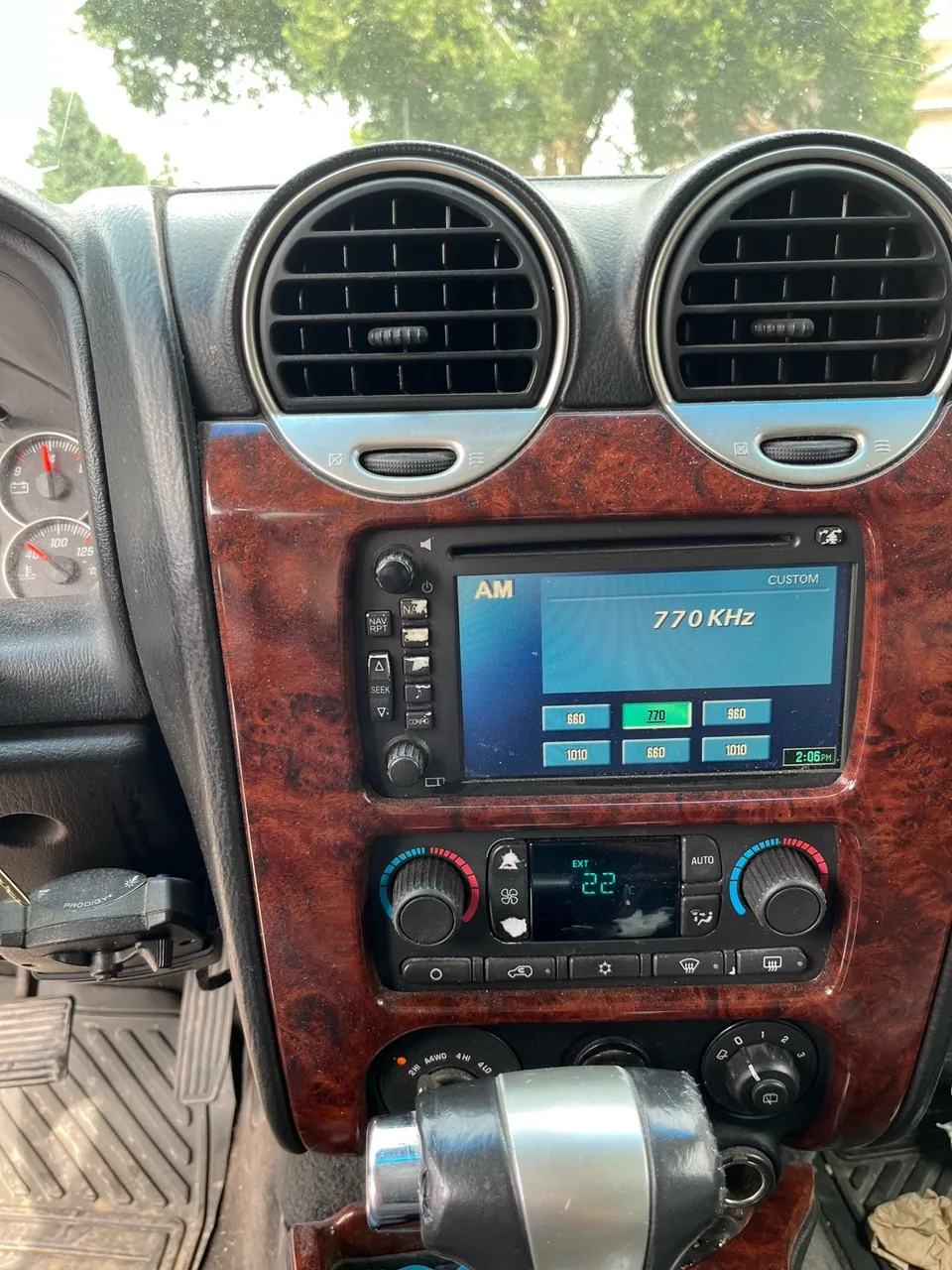 GMC Envoy 2005 photo 5