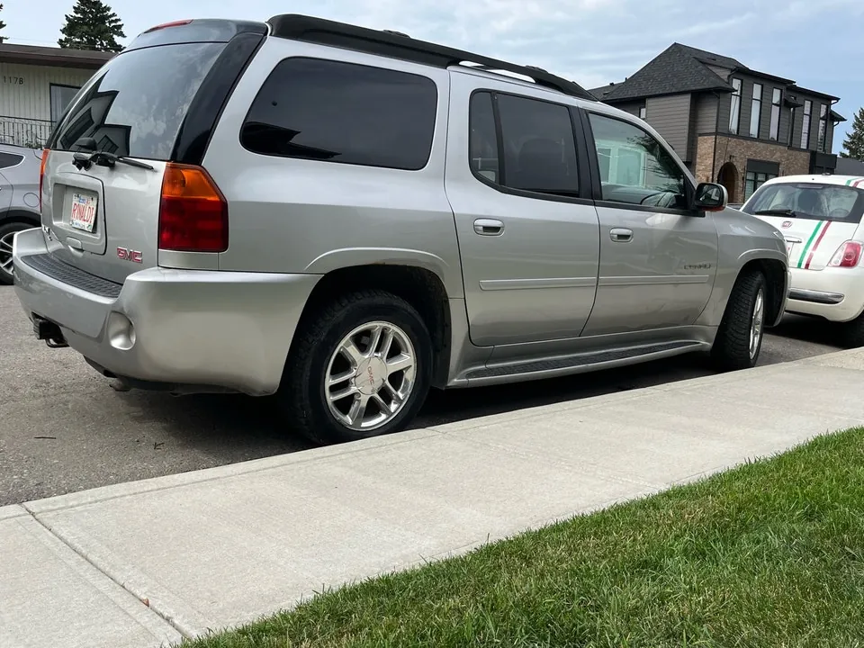 GMC Envoy 2005 photo 3